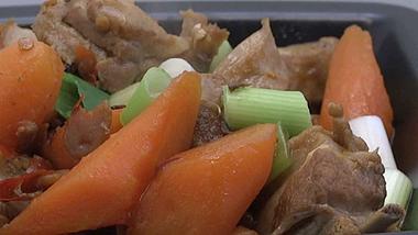 1080P高清蔬菜炒肉食物旋转展示视频视频的预览图