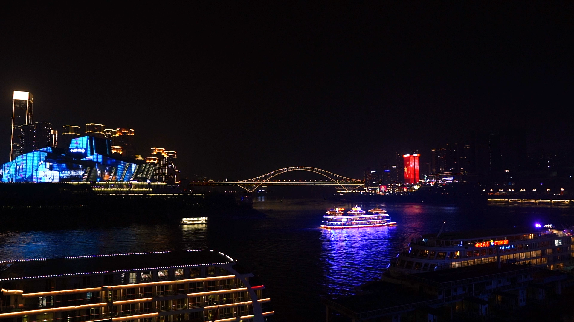 1080P升格慢动作长江江面灯光夜景视频的预览图