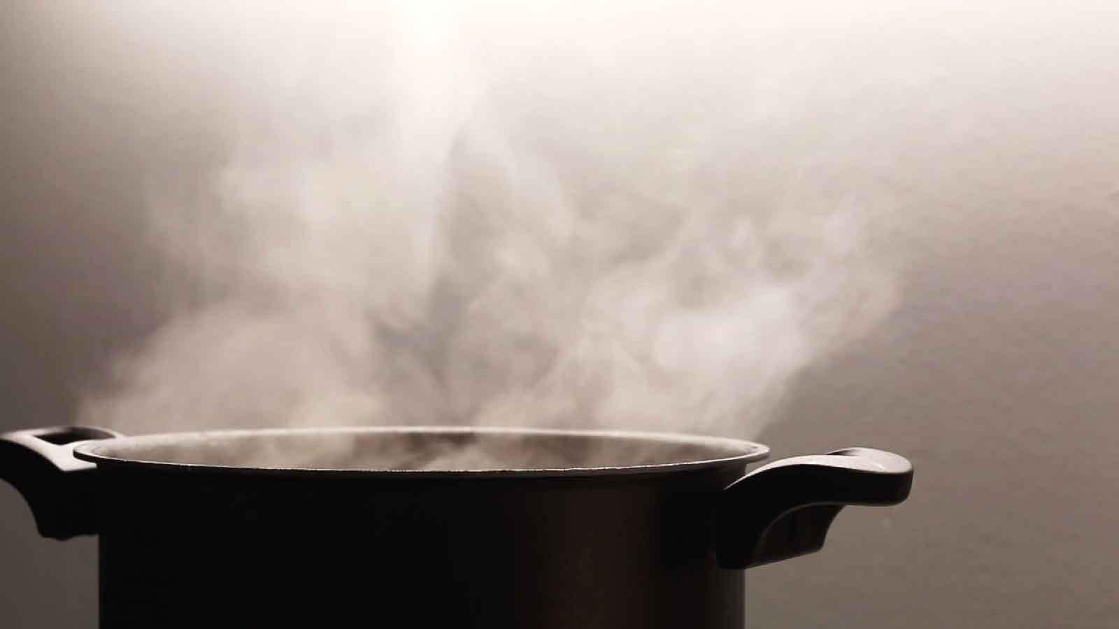 1080P砂锅煮蒸汽热气腾腾食物高清视频视频的预览图
