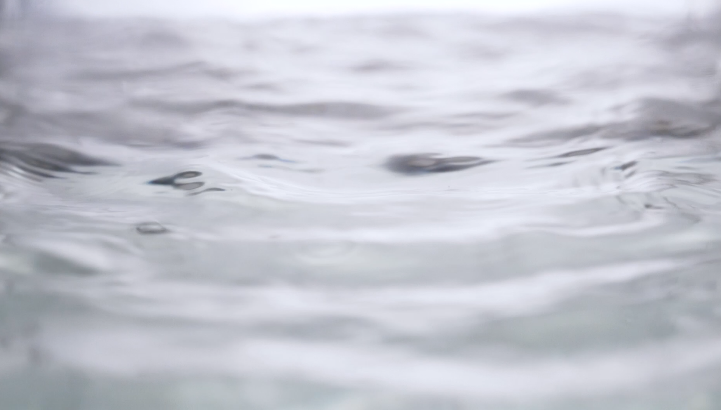 1080P水滴下落波澜高清视频视频的预览图
