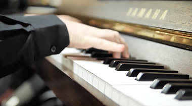 1080P钢琴手弹钢琴高清视频视频的预览图
