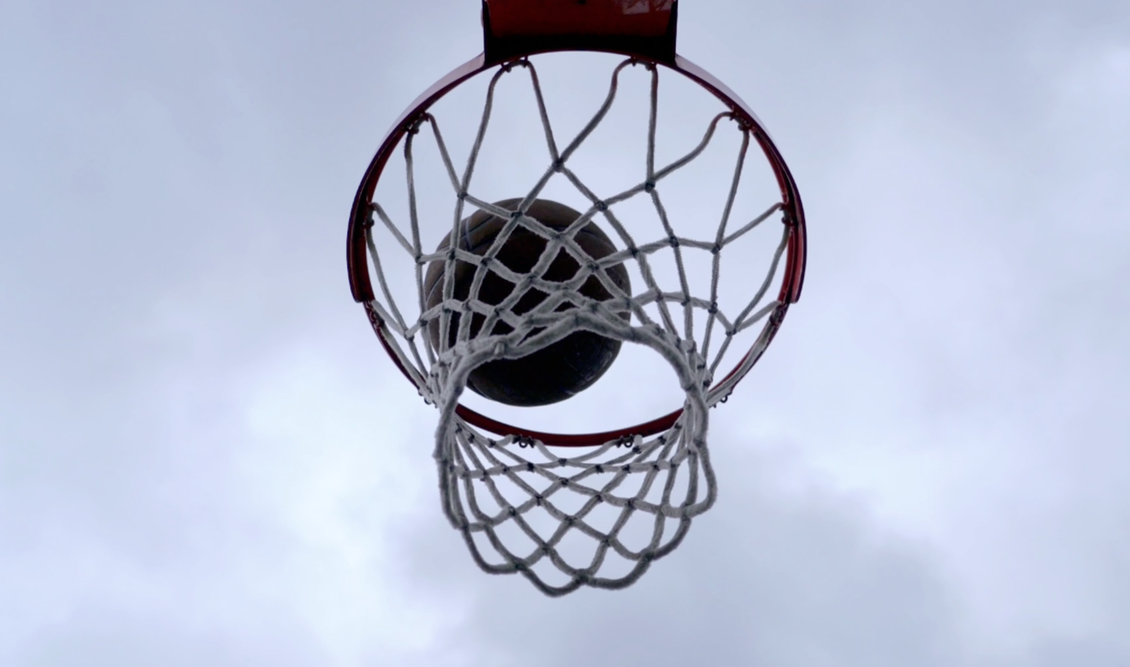 1080P俯拍篮球打篮球高清视频的预览图