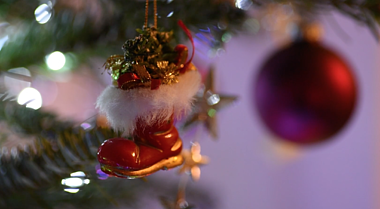 圣诞节圣诞树礼物局部高清视频视频的预览图
