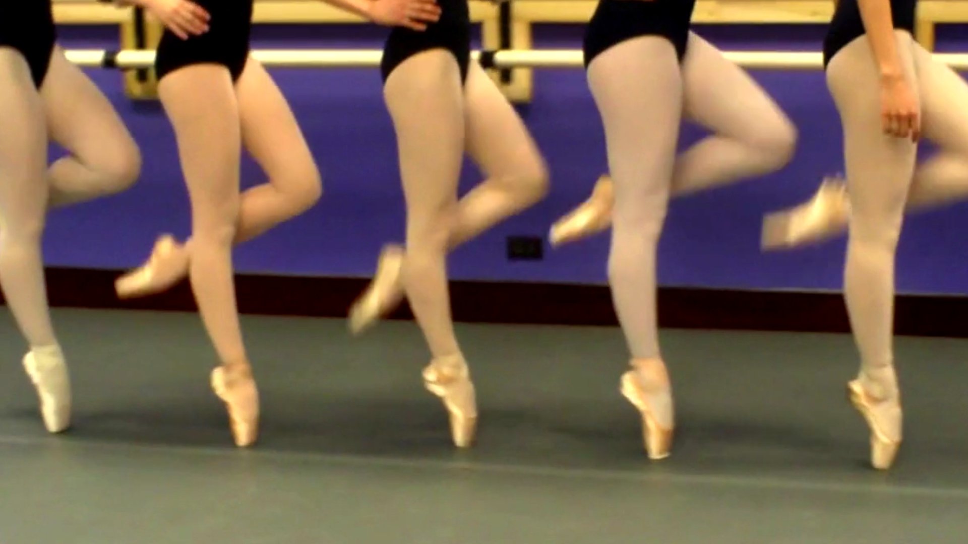 1080p少年宫芭蕾舞练习实拍视频的预览图