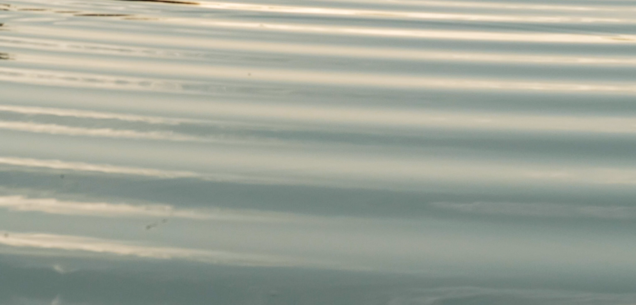 4K水波纹水波河面涟漪高清视频视频的预览图