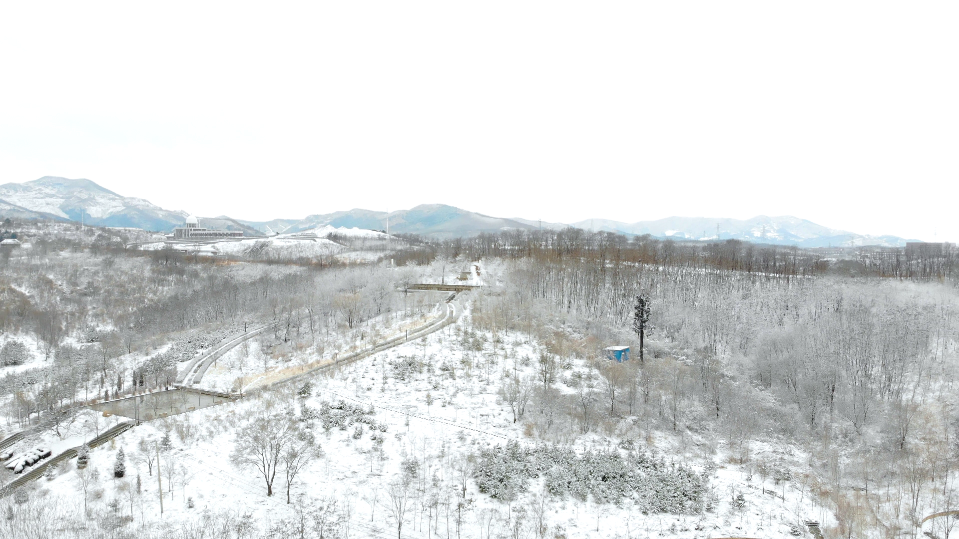 4K高画质航拍北方雪景视频的预览图