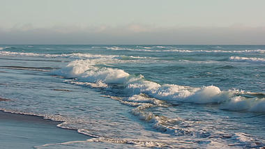 蔚蓝的海水海洋海浪流动素材视频的预览图