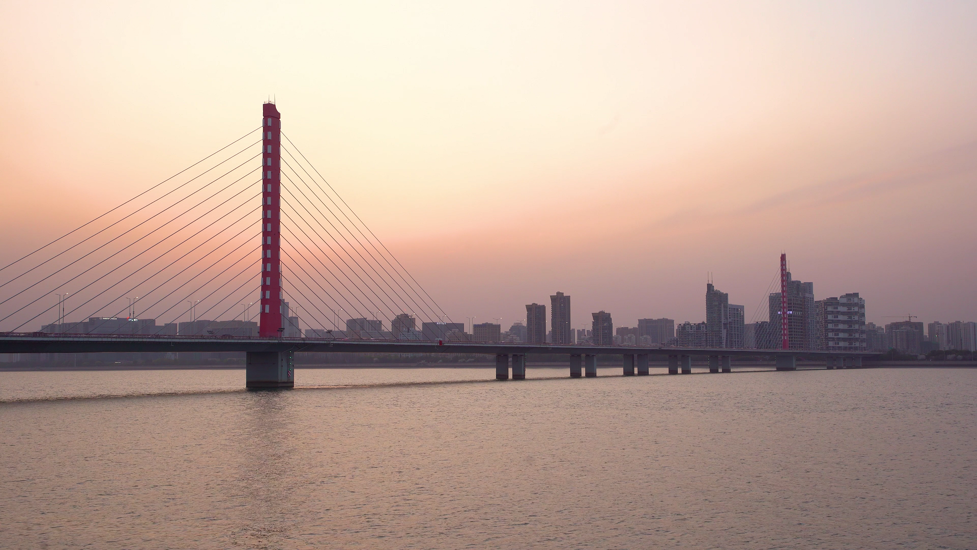 4K夕阳下的钱塘江大桥视频的预览图