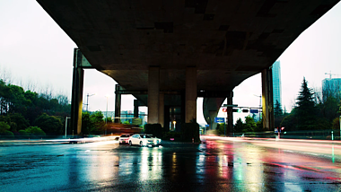 1080P延时摄影雨天立交桥下的车流视频的预览图