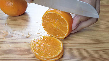 水果之切橙子实拍4K视频视频的预览图