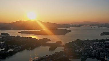 4k航拍黄昏日落美丽魅力渔村视频的预览图