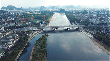 4k高清航拍桂林解放桥漓江风景交通运输视频的预览图