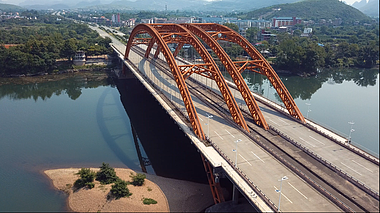 航拍4k高清航拍吊桥公路车流运输视频的预览图