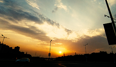 4k梦幻实拍太阳夕阳景色视频视频的预览图