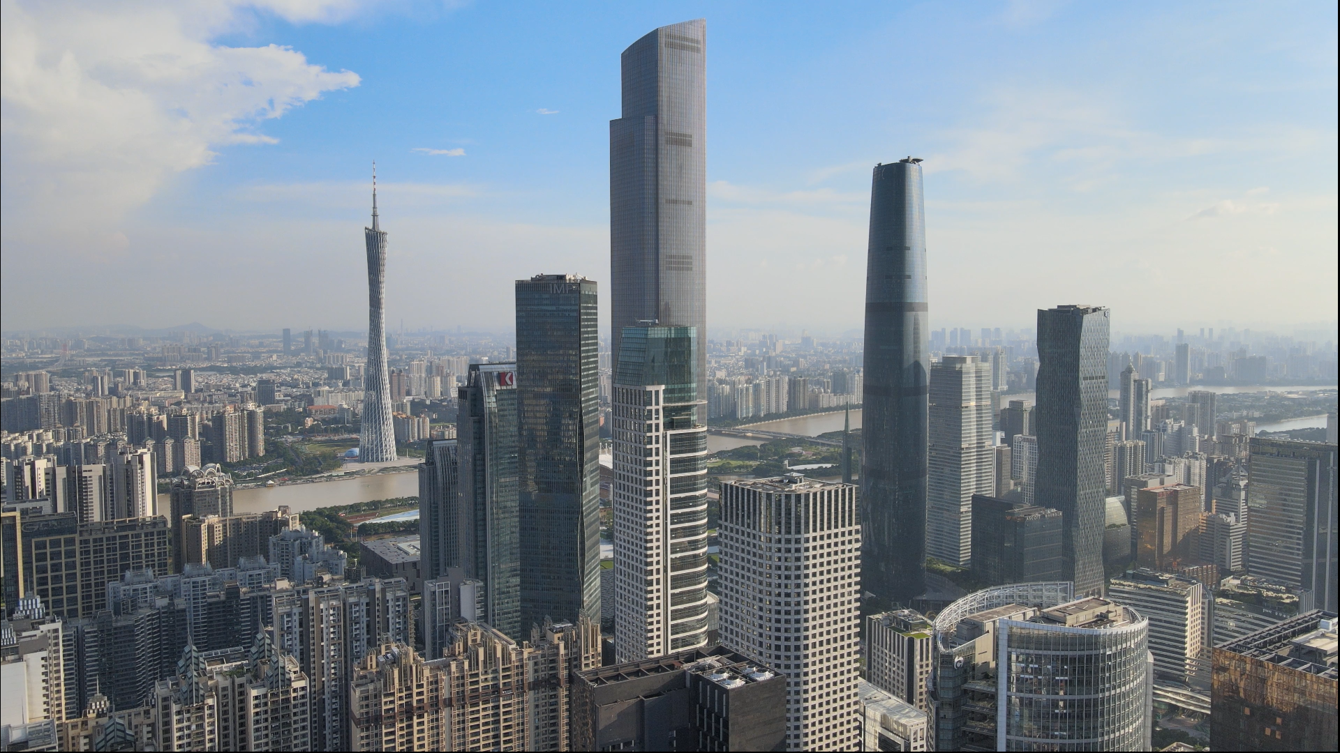 高清航拍广州CBD写字楼摩天大楼视频的预览图