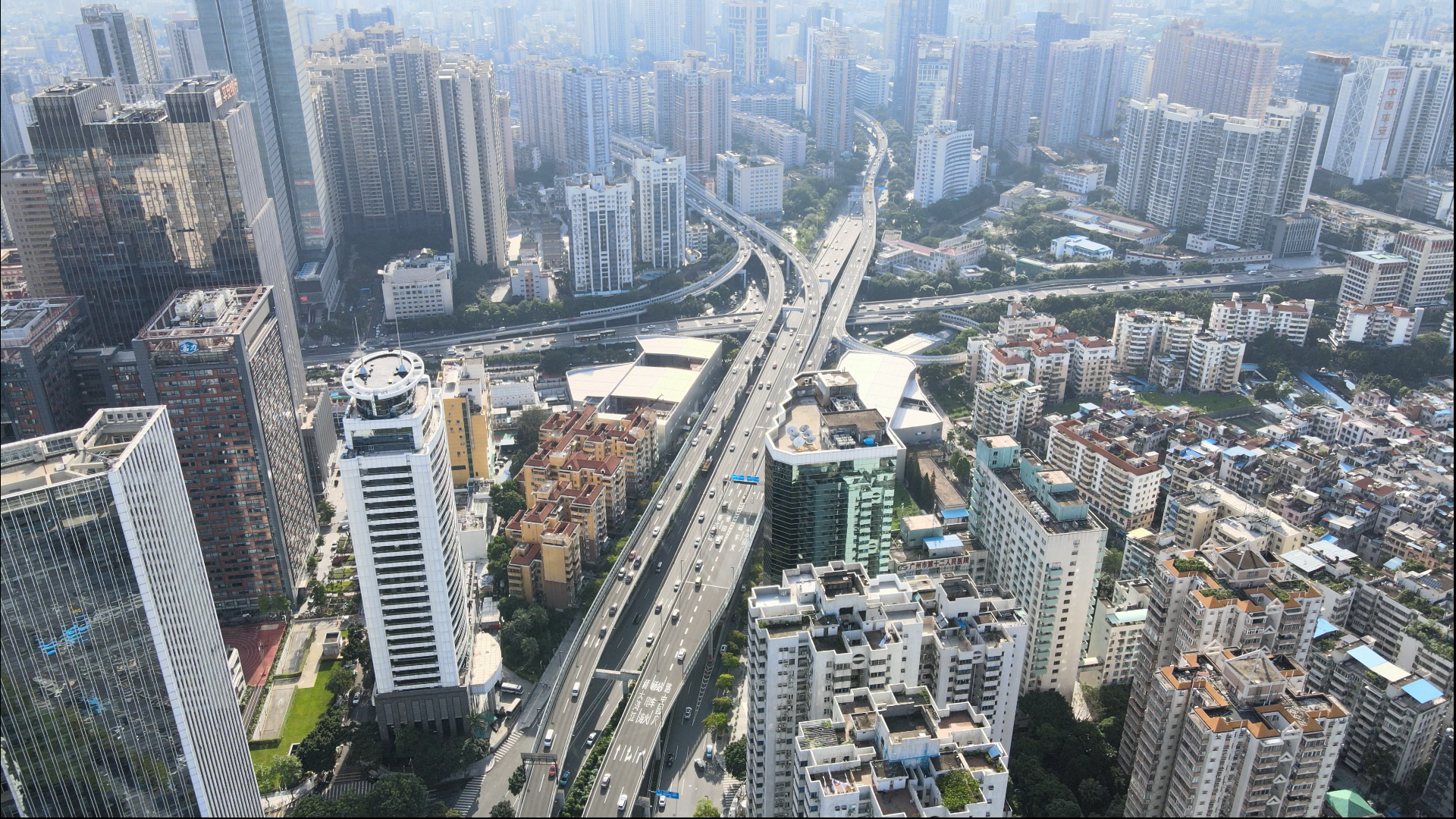 航拍广州城市立交桥立体交通视频的预览图