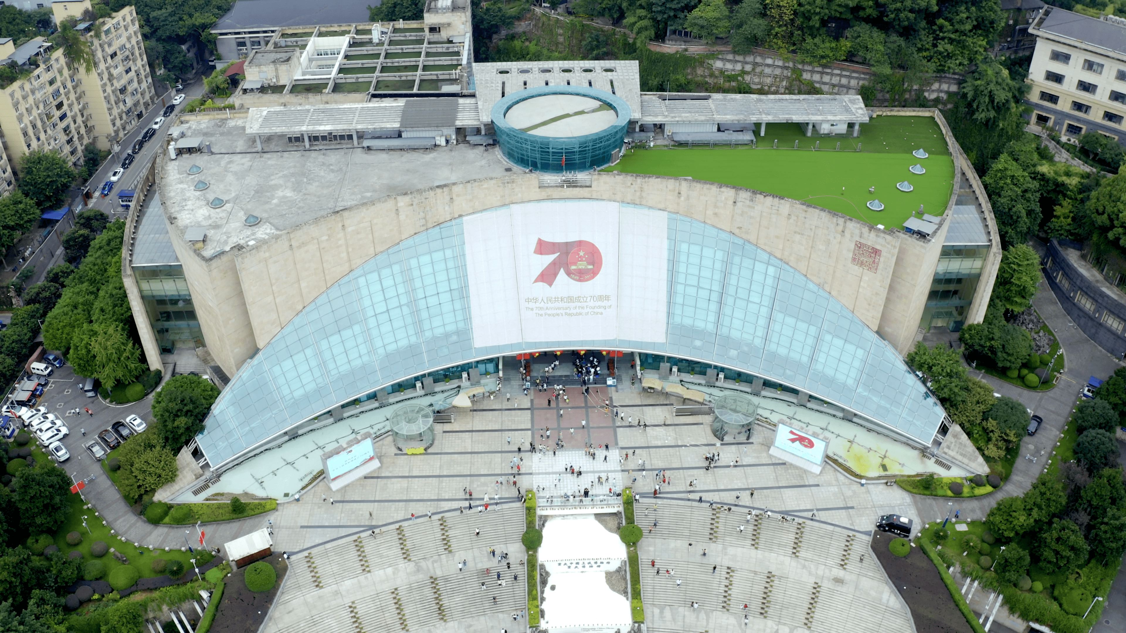 航拍重庆三峡博物馆实拍视频素材视频的预览图