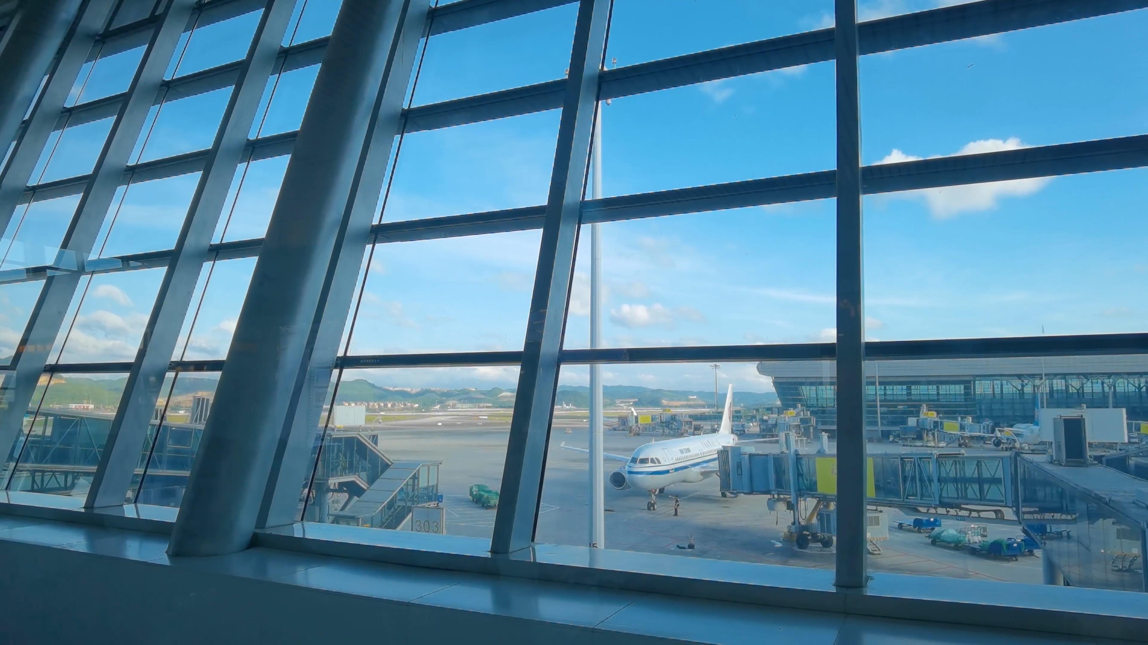 4K高帧率飞机停靠在机场视频的预览图