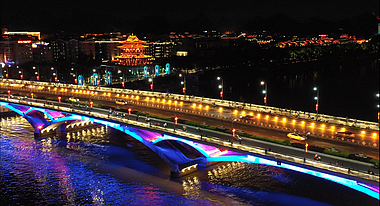 航拍城市桂林解放桥城市夜景车流风景视频的预览图