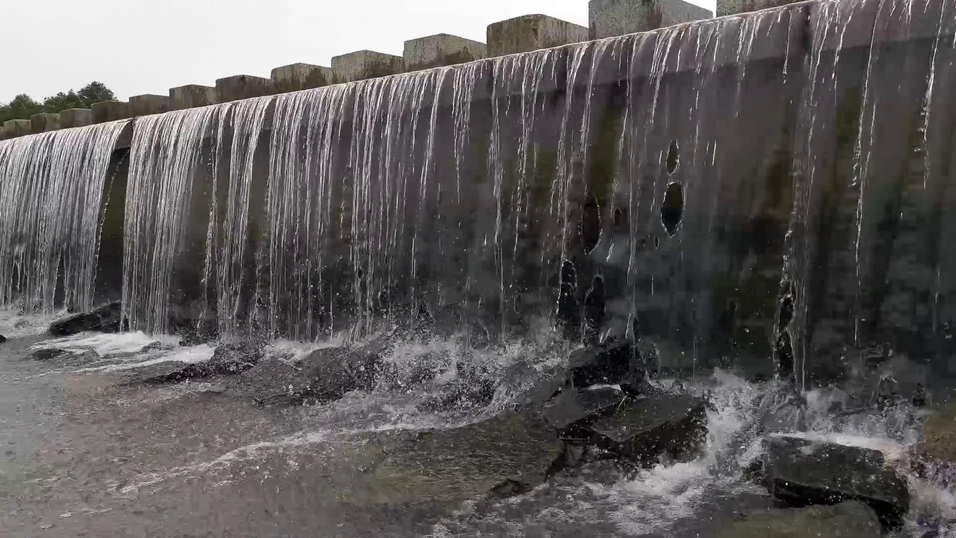 1080P实拍人工瀑布流水视频的预览图