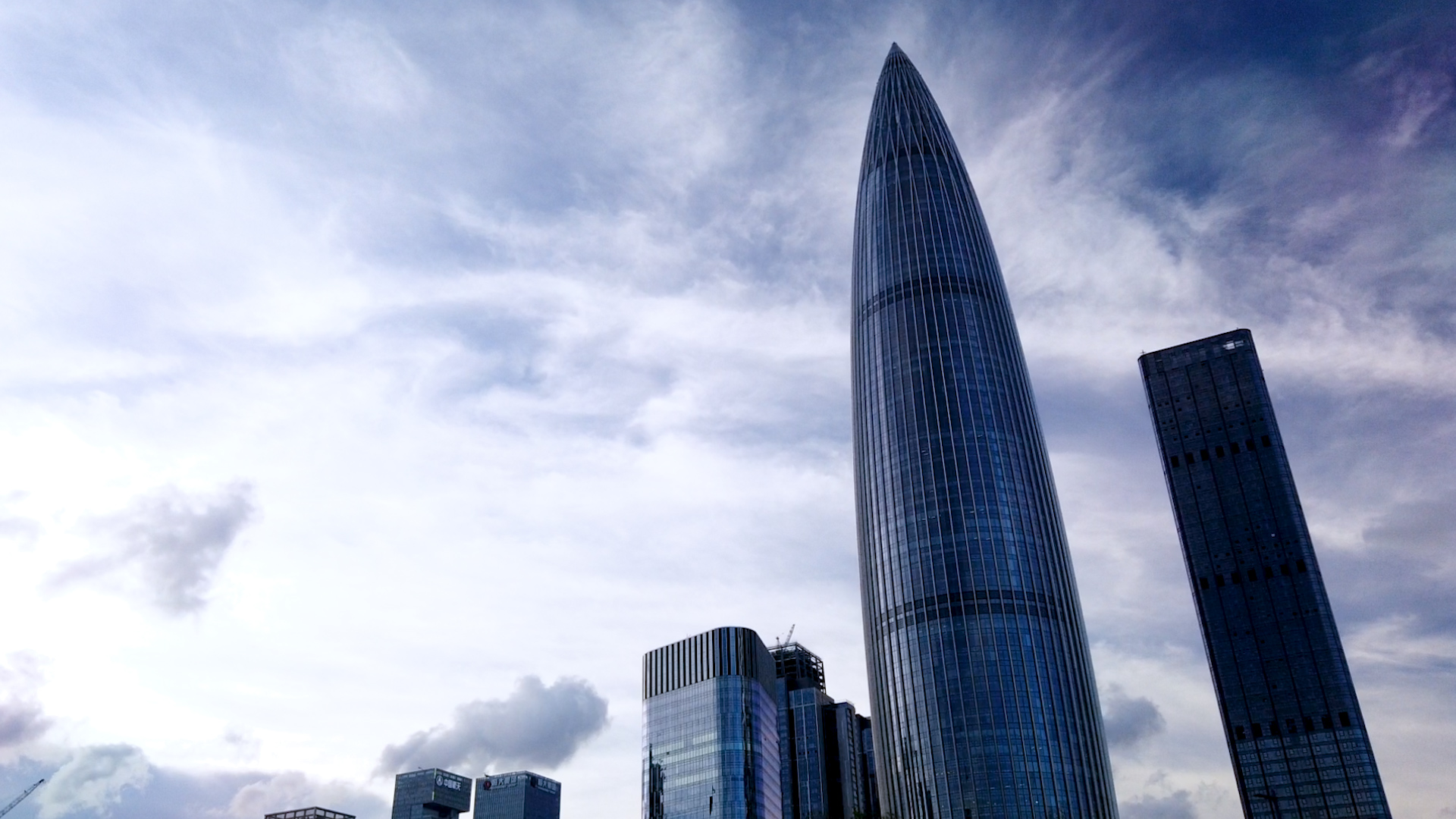 城市高楼延时摄影实拍视频的预览图