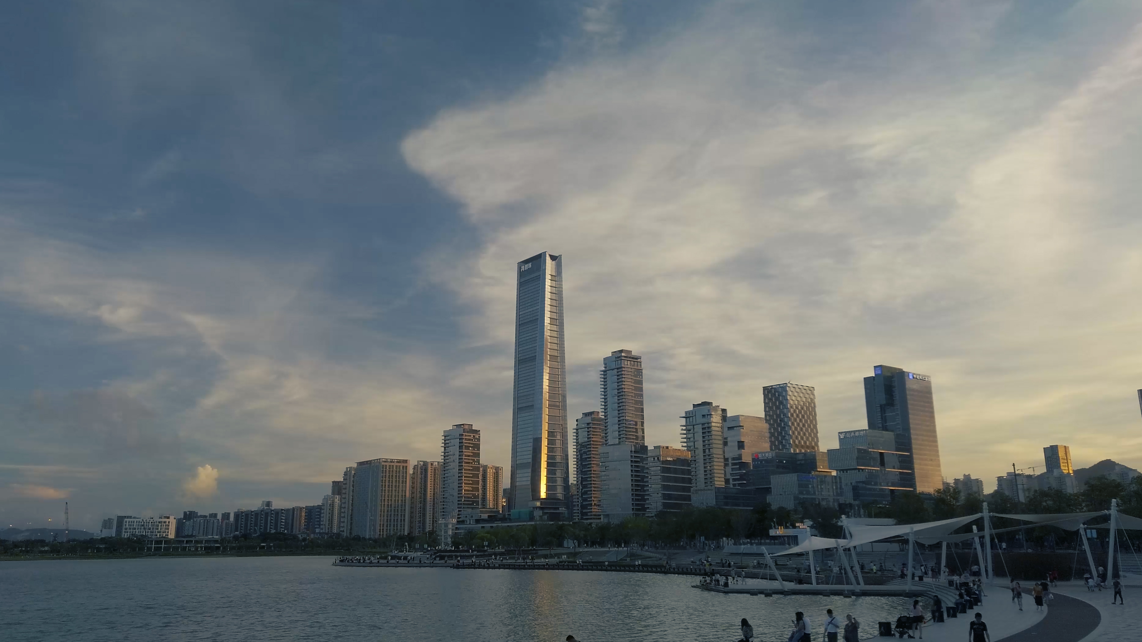 城市高楼延时摄影实拍视频视频的预览图