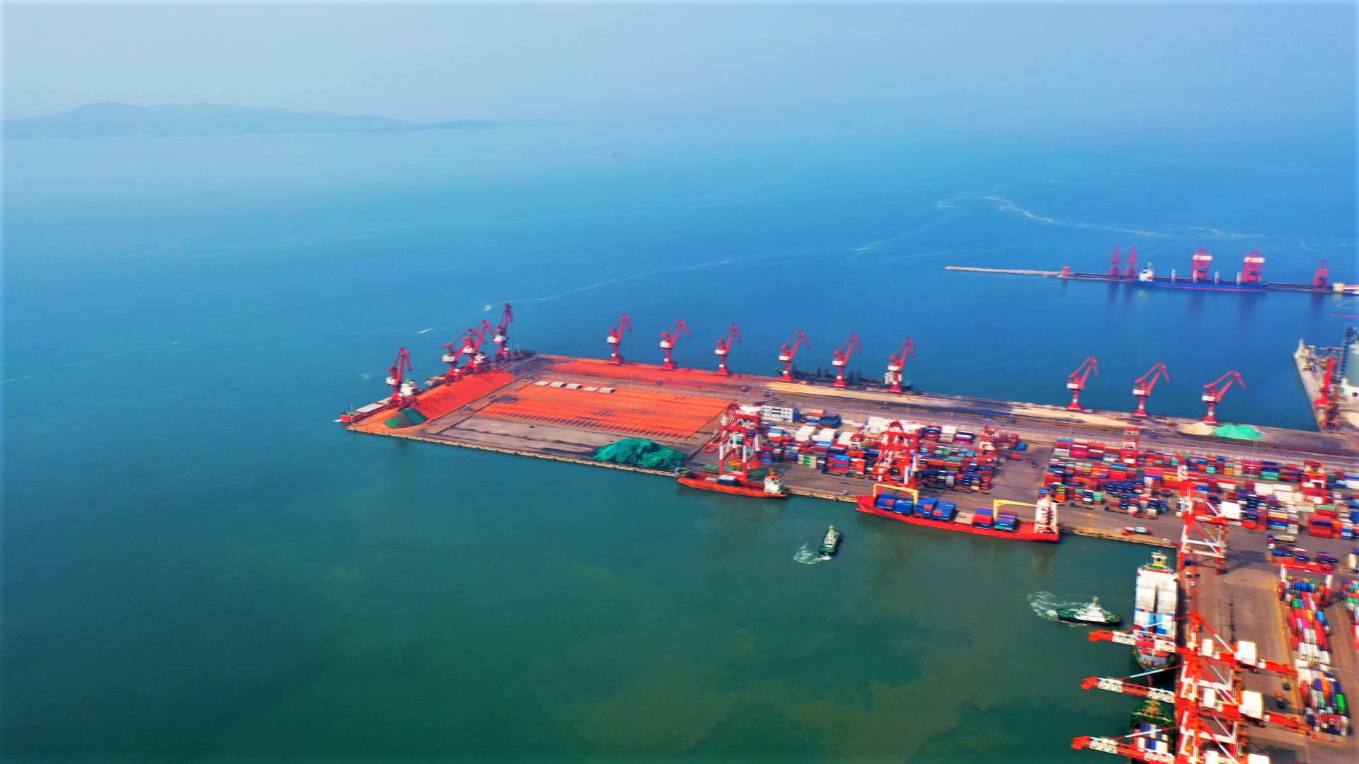 威海港1080P高清航拍视频的预览图
