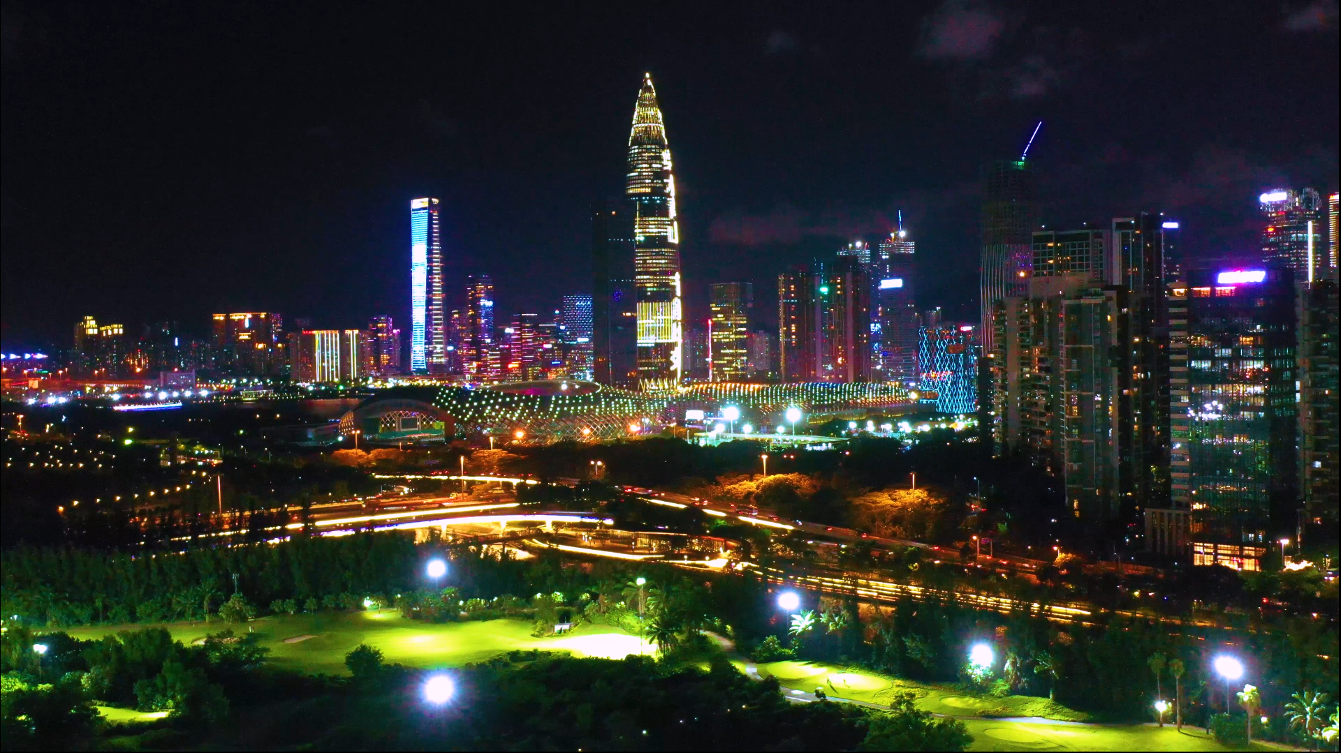 高清航拍深圳城市夜景滨海立交桥车流视频的预览图
