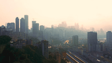 航拍清晨城市朦胧城市早晨视频素材视频的预览图