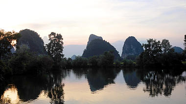桂林山水倒影延时摄影视频的预览图