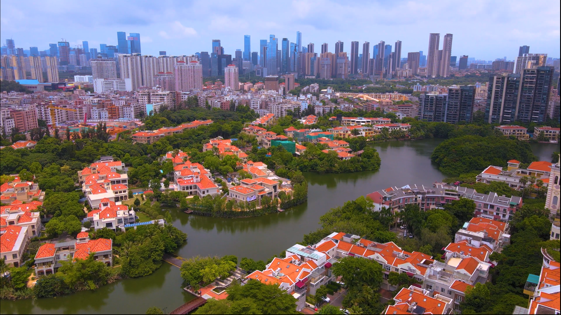 航拍深圳高端物业房产商品房视频的预览图