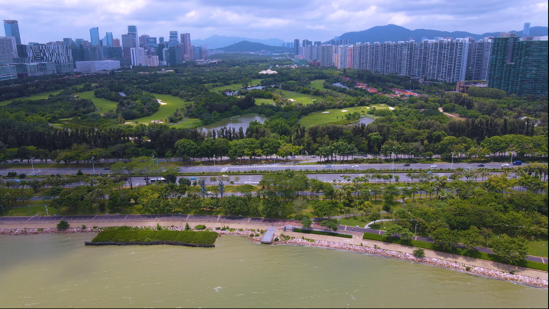 4K航拍高清深圳深圳湾车流交通视频的预览图