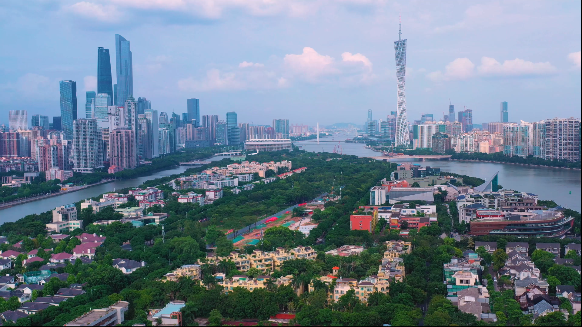 4K航拍广州二沙岛城市建筑视频的预览图