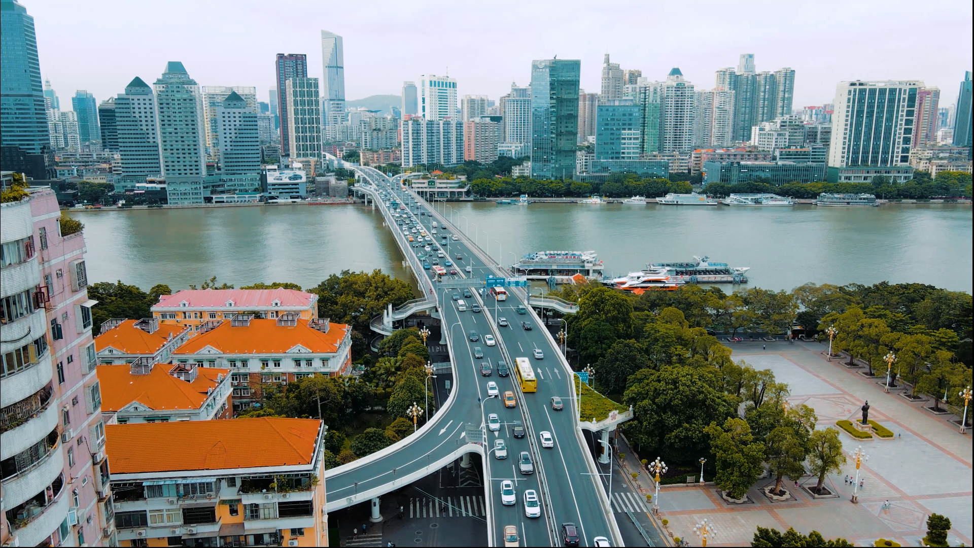 4K航拍广州城市桥梁江湾大桥视频的预览图
