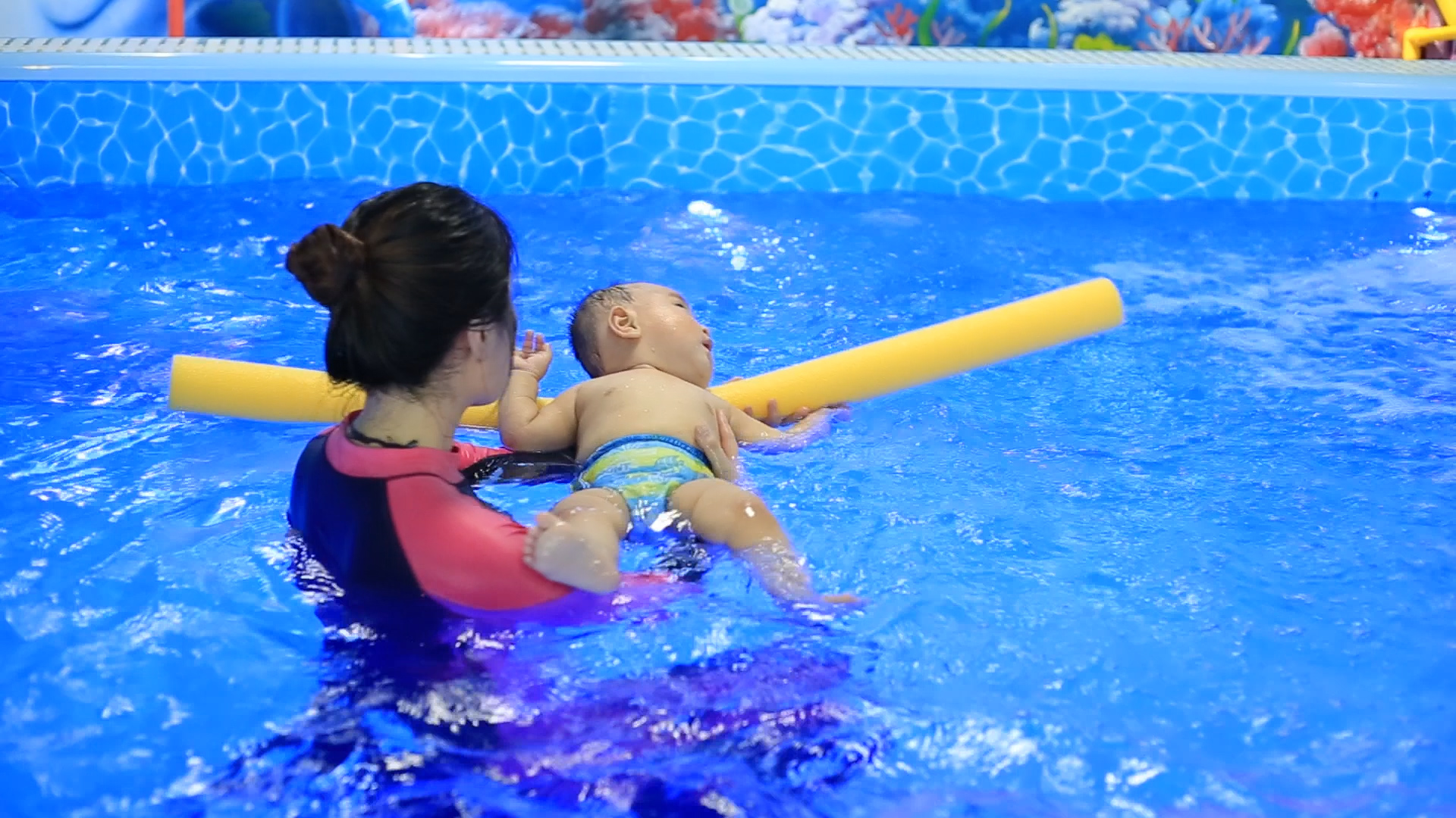1080P婴儿水中感统训练视频的预览图