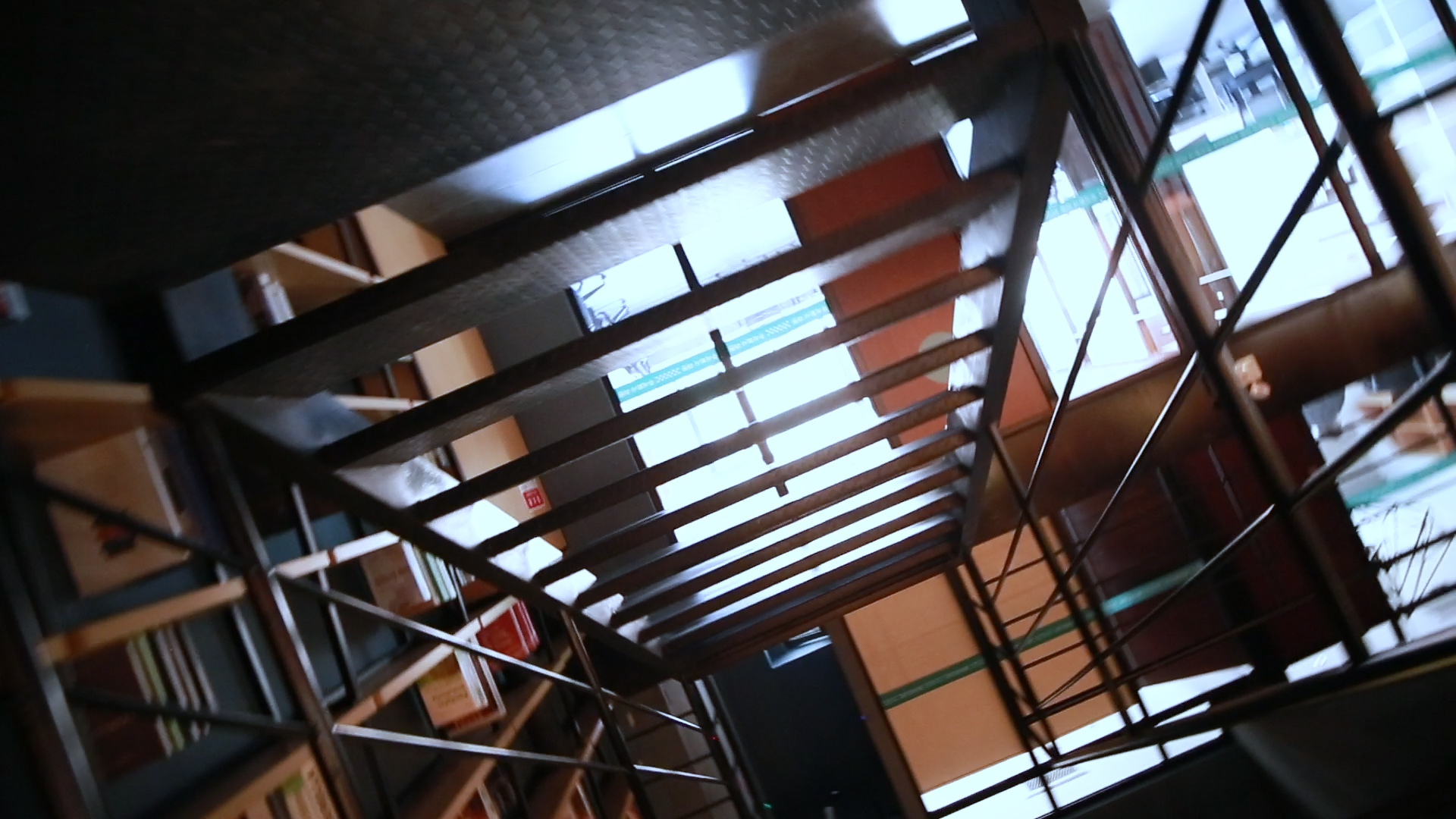 1080P商务楼宇楼梯盗梦空间视频的预览图