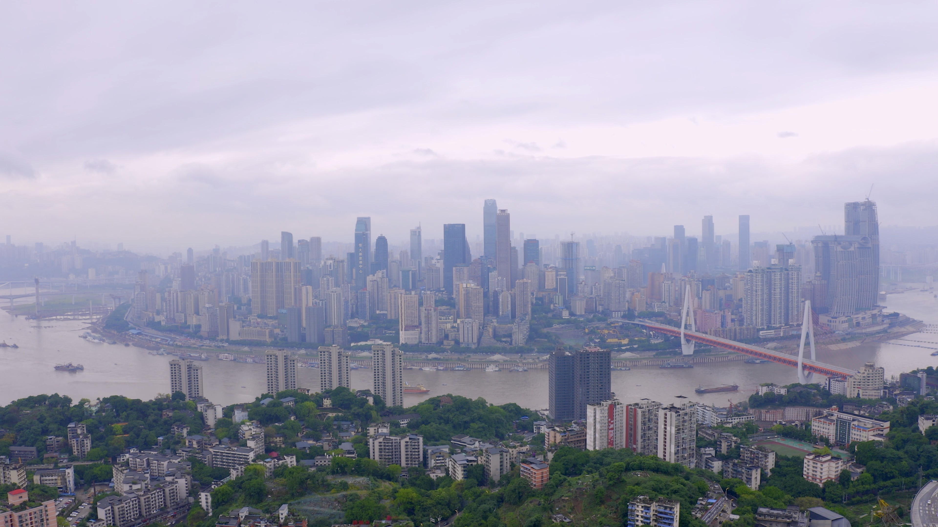 4K航拍两江环绕重庆中心视频素材视频的预览图