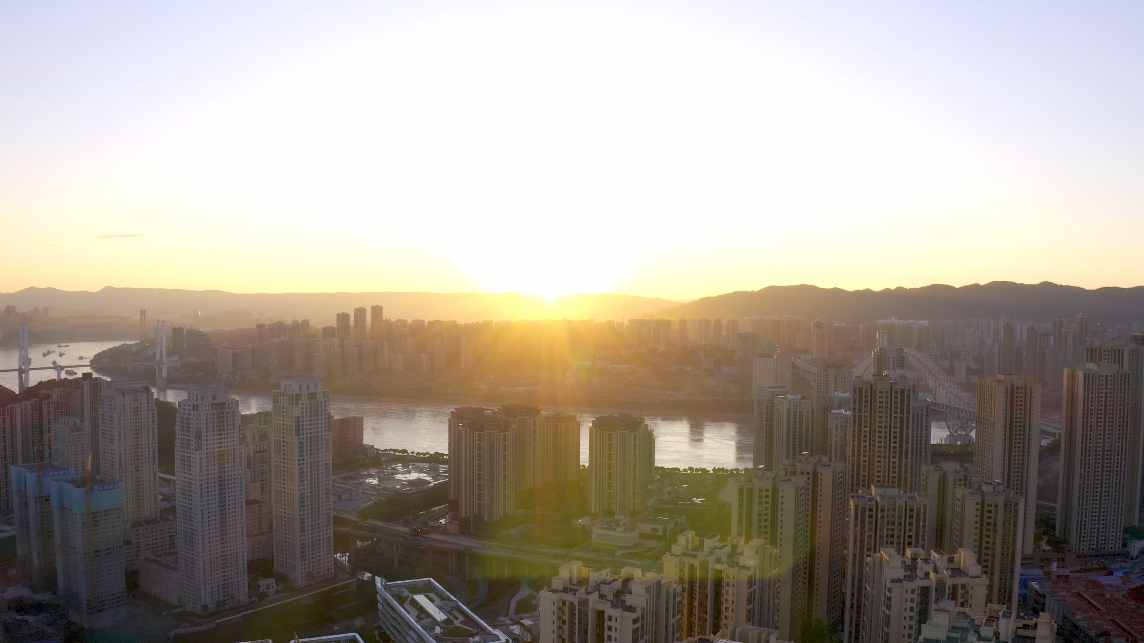 4K航拍城市清晨日出视频素材视频的预览图