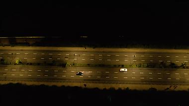 4K航拍夜色杭州道路车流视频的预览图