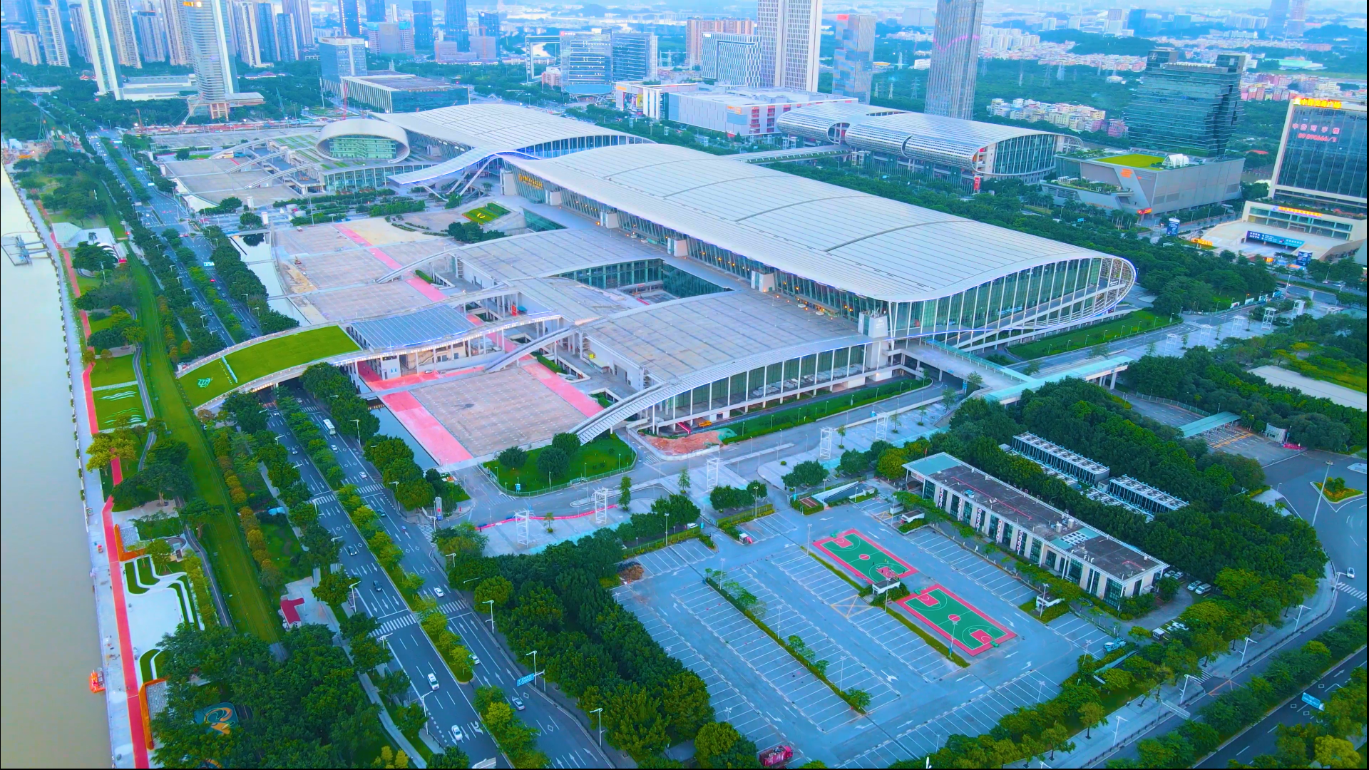 4K航拍广州会展中心会展馆地标建筑视频的预览图