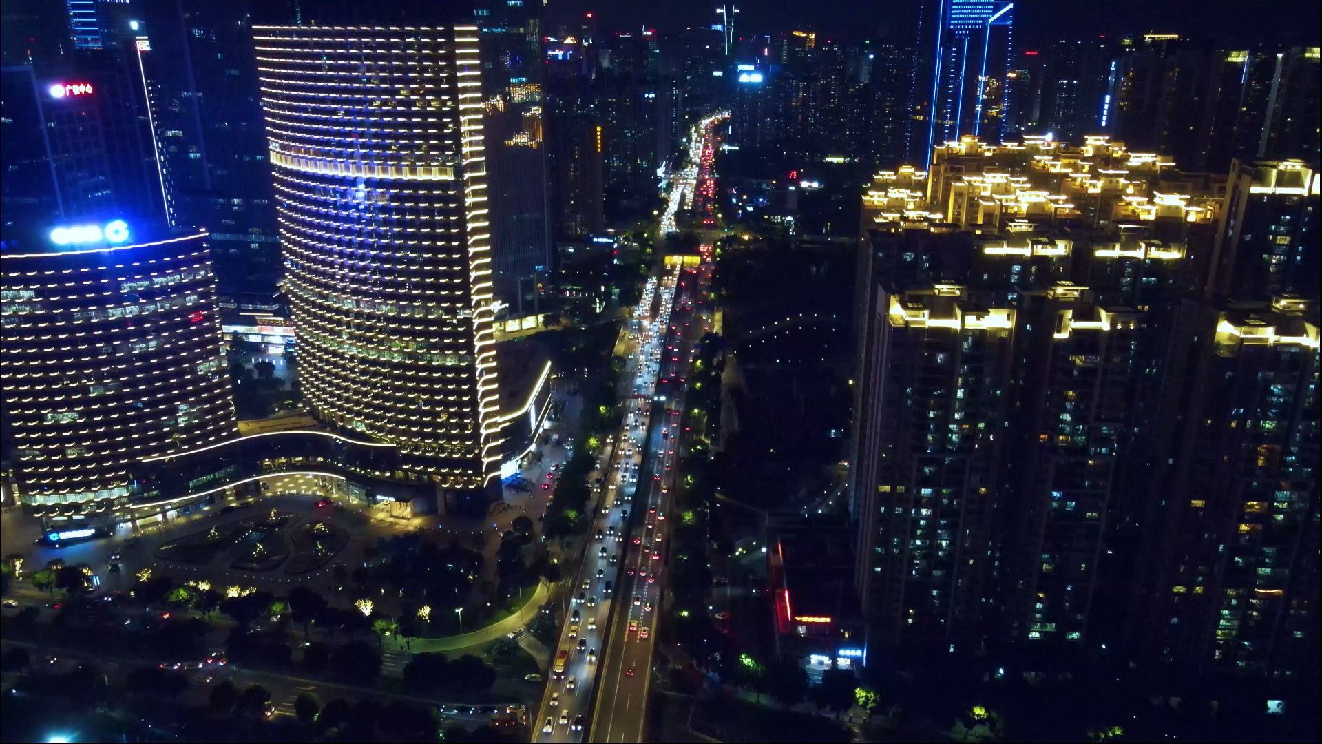 4K航拍广州城市夜景猎德大道城市交通视频的预览图