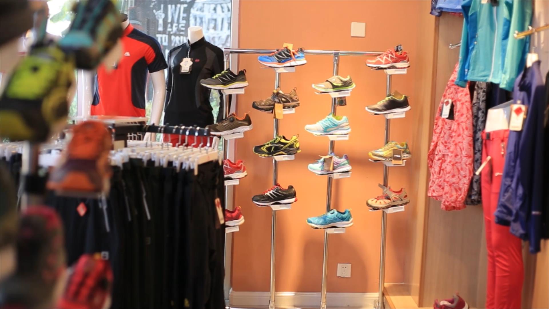 1080P服装卖场的衣服鞋子视频的预览图