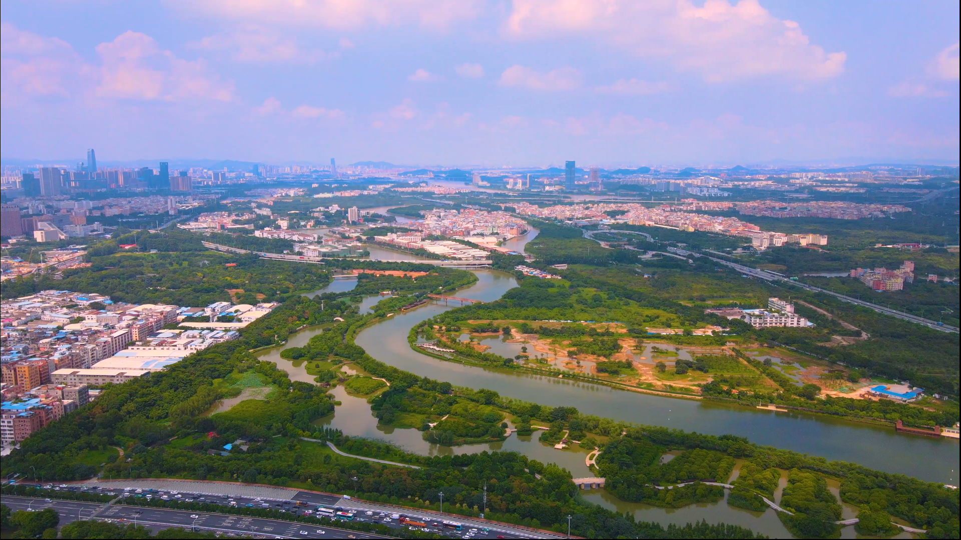 4K航拍广州海珠区国家湿地公园视频的预览图
