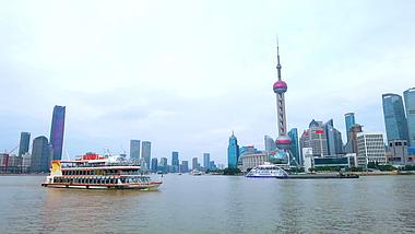 4K上海黄浦江商业游船视频的预览图