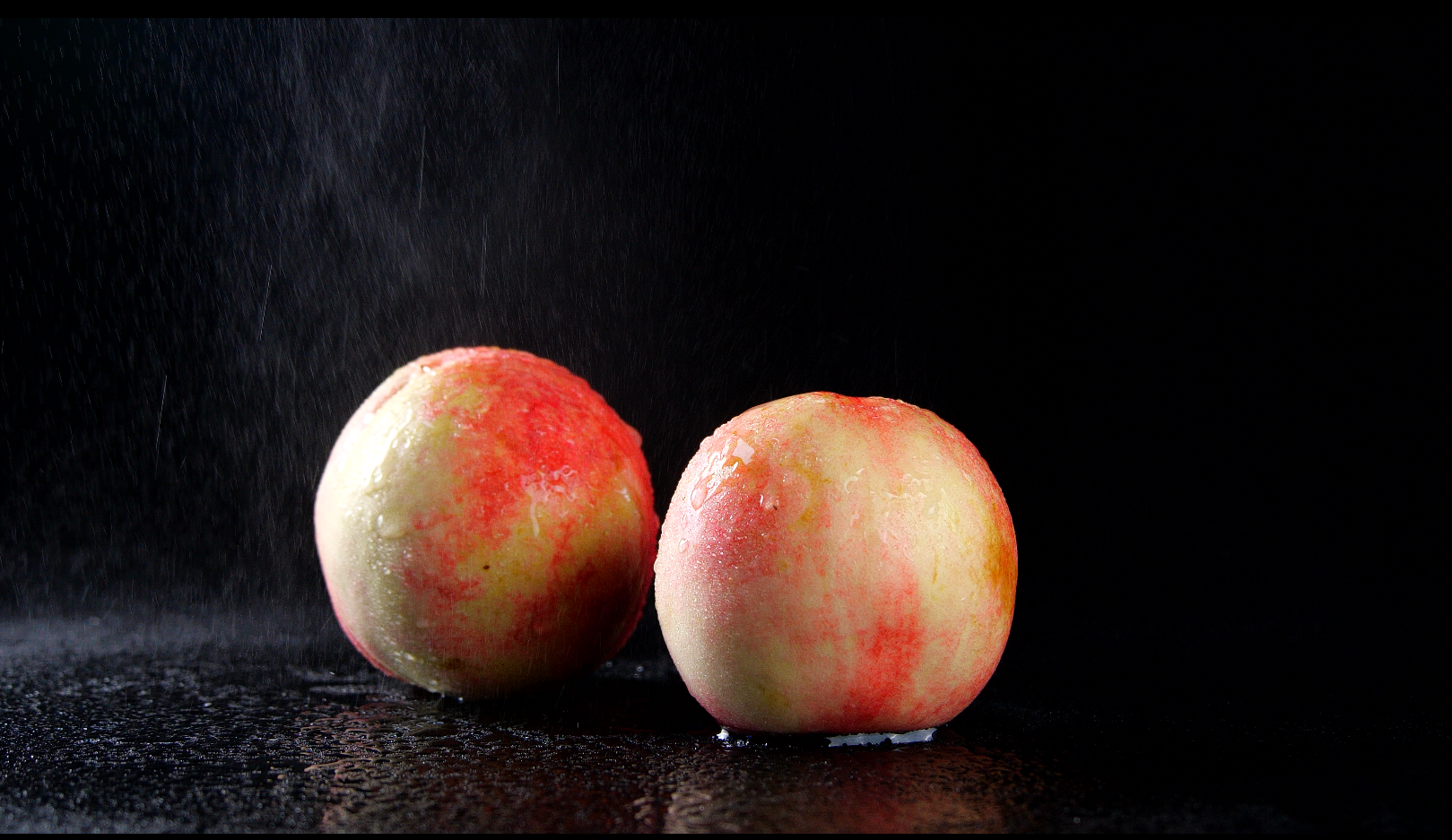 4K高清油桃桃子新鲜水果视频的预览图