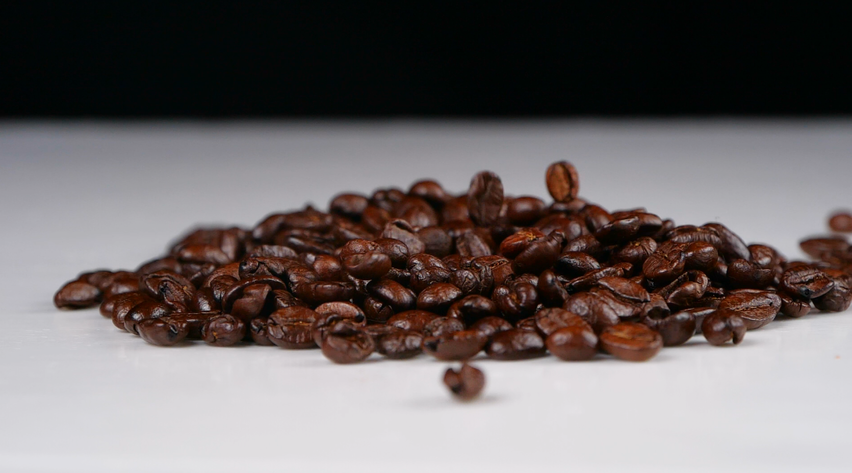 1080P咖啡豆高清烘焙咖啡豆视频的预览图