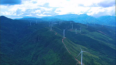 4K航拍山上的风力发电设备风电场视频的预览图