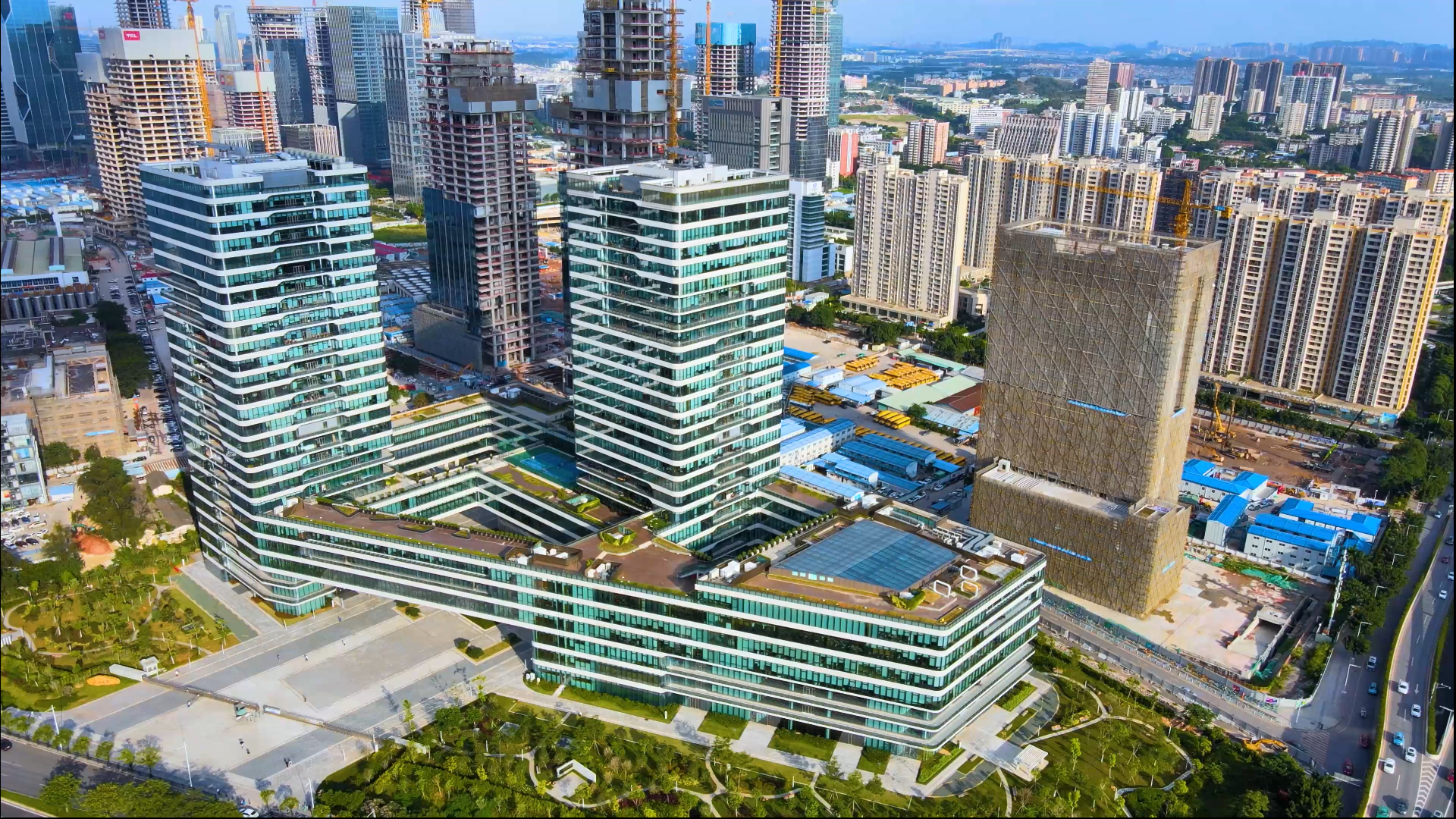 4K航拍广州日报大楼城市建筑视频的预览图