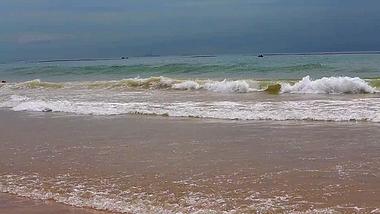 1080P青岛西海岸金沙滩海浪视频的预览图