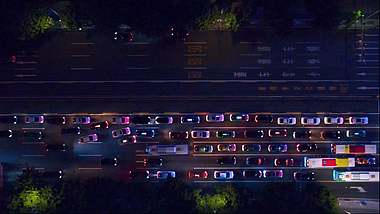 4K上帝视角航拍广州天河路城市交通夜景车流视频的预览图